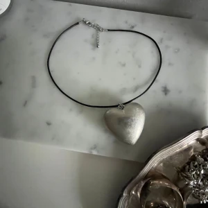 Halsband hjärta  - Jättecoolt!!