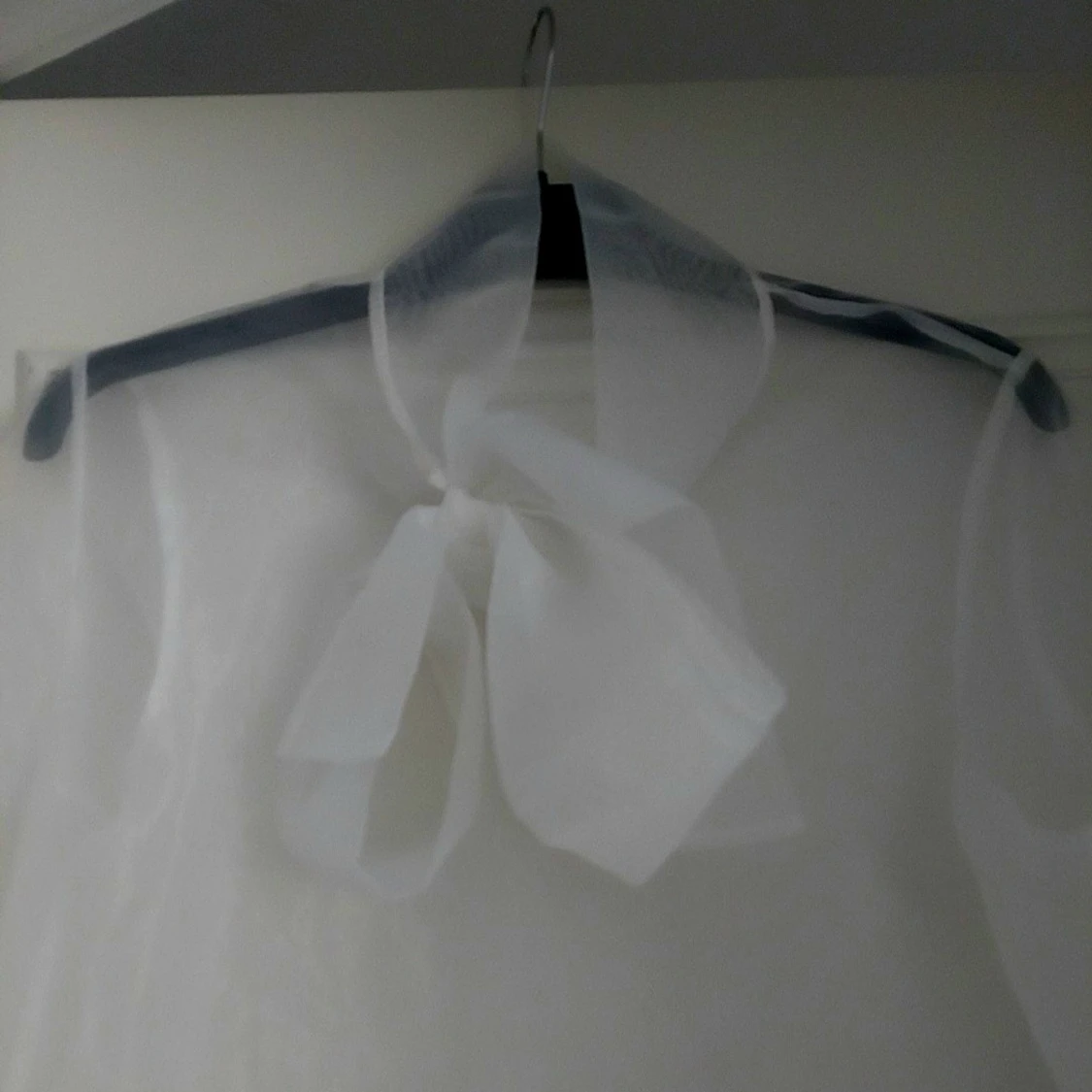 Vit transparent blus med rosett - 2