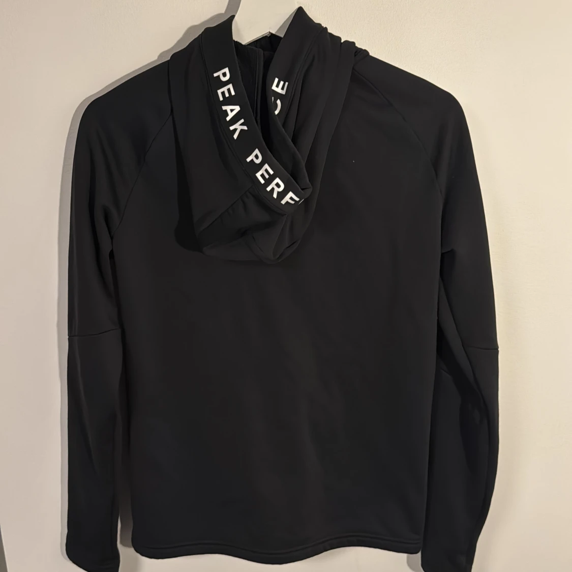 Svart träningsplagg från Peak Performance - 1