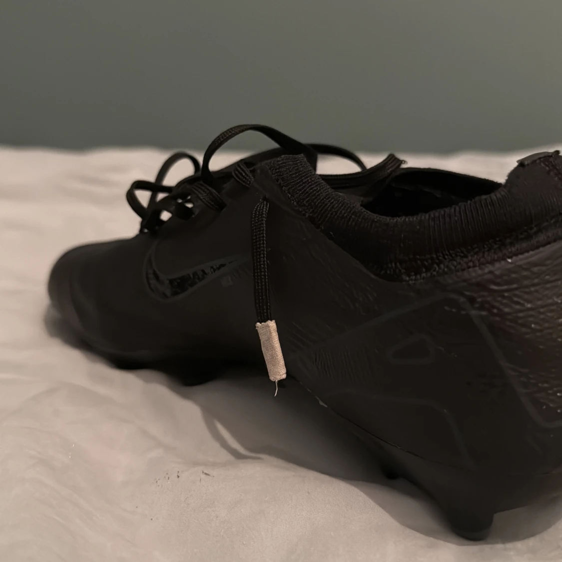 Svarta Nike fotbollsskor strl 43 - 1