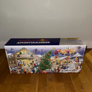 REDBULL JULKALENDER 2025 - Hej! Säljer en redbull julkalender då jag inte behöver längre.   Innehållandes 24st Red bull burkar. 3 x orginal 2 x sugarfree 2 x zero 2 x pink edition 1 x sea blue edition 2 x purple edition 2 x white edition 1 x apricot edition 2 x blue edition 2 x peach edition sugarfree 2 x lilac edition 1 x festive edition 2 x winter edition  Givetvis är det oöppnat och allt som allt så väger det cirka 6 KG, paketerar så gott det går! Kan även hämtas i Stockholmsområdet. 