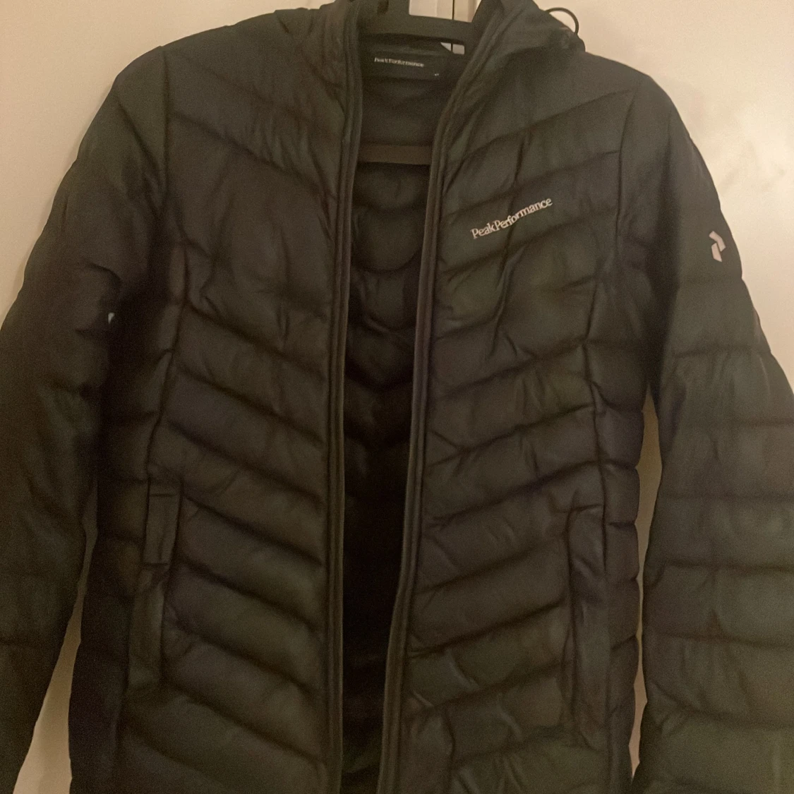 Svart dunjacka Peak Performance - 2