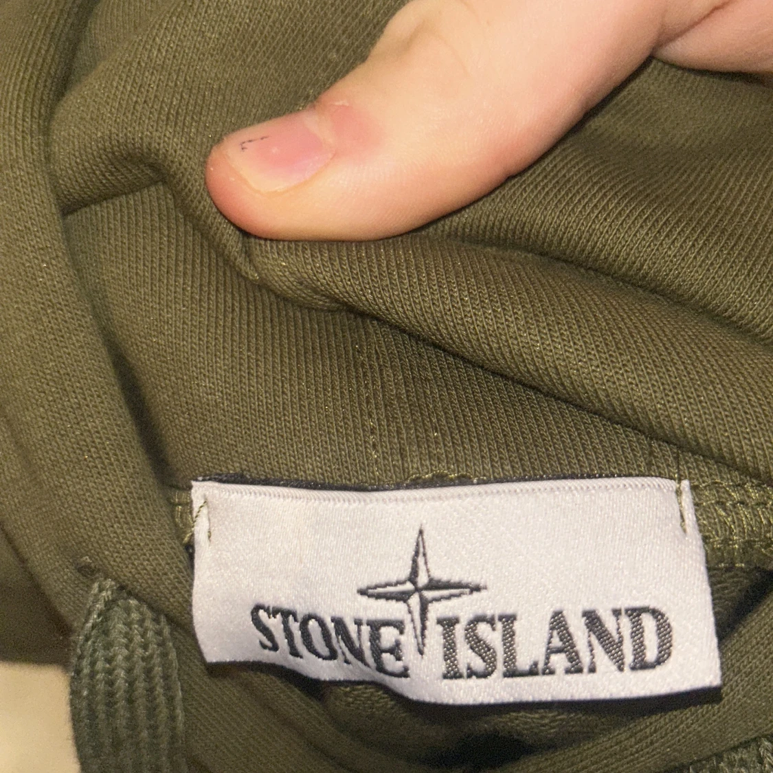 Olivgrön hoodie från Stone Island - 1