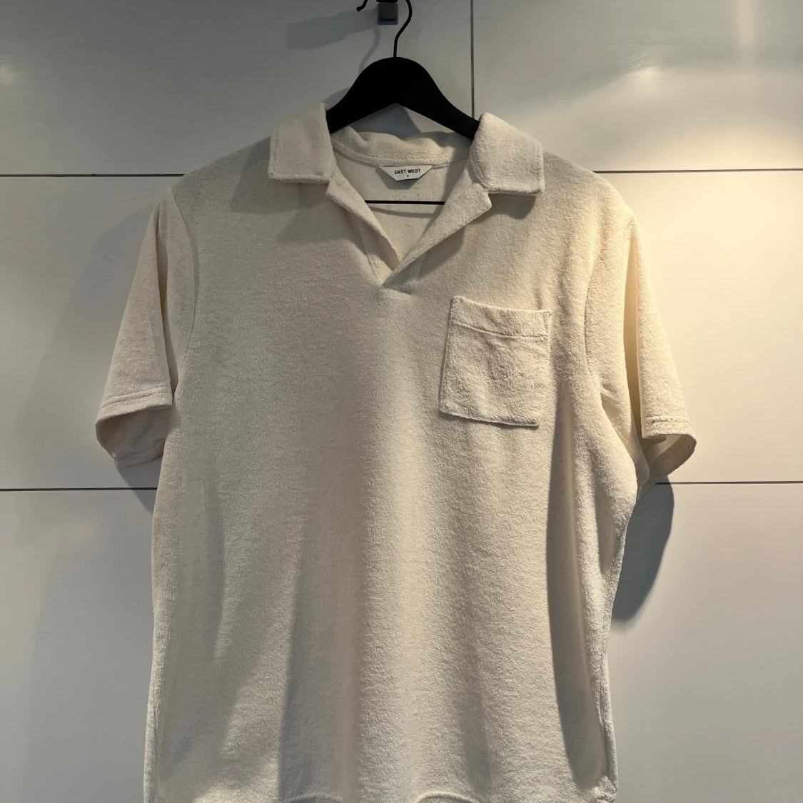 Beige pikétröja i frotté från East West