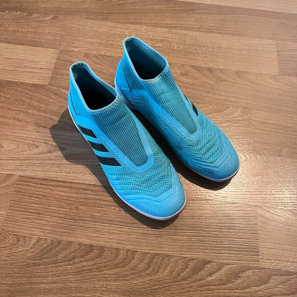 Adidas Predator blå fotbollsskor