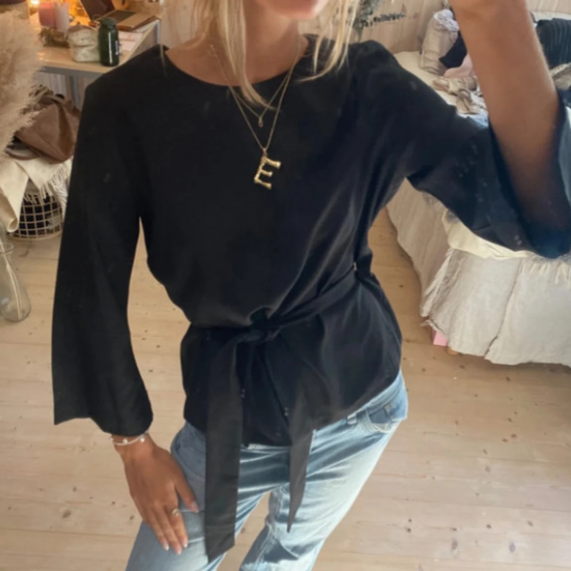 Trekvartsärmad topp med knytning 