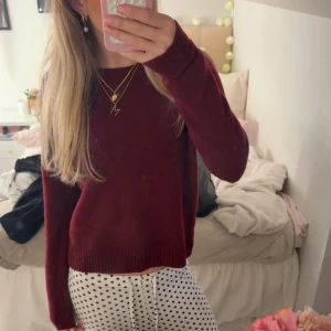 Stickad tröja -  Superfin, vinröd stickad tröja från Zara, helt oanvänd ❣️❣️