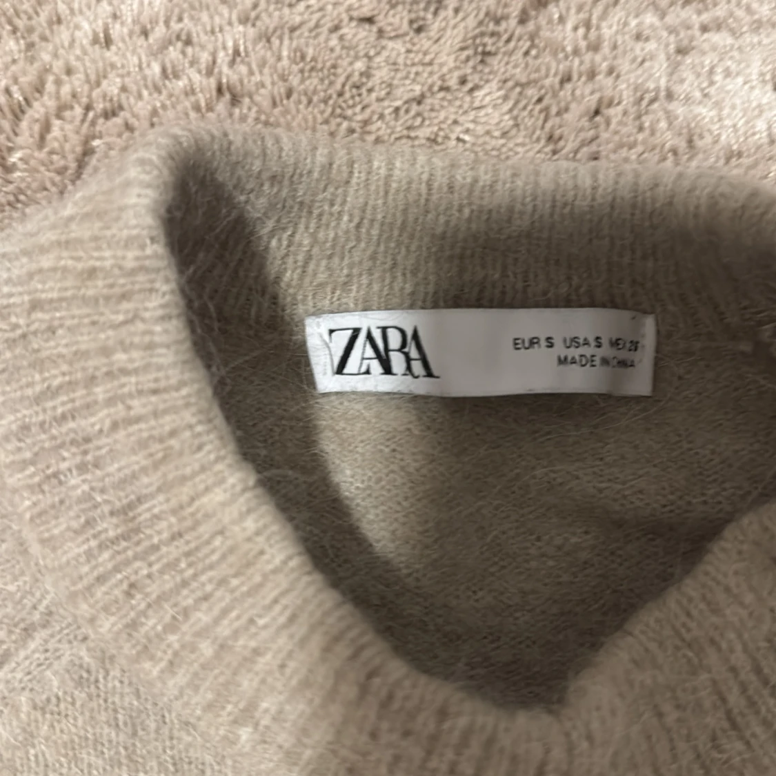 Beige stickad tröja från Zara - 2