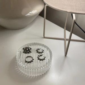 Ringar och örhängen - Säljer alla mina silver ringar och örhängen från Edblad🩷1150 är nypris för alla (stora ringen 16,8) (lilla ringen 16,0)