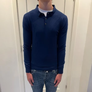 John Henric tröja  - Säljer nu denna John Henric tröja, skriv för fler bilder/frågor🙌🏼