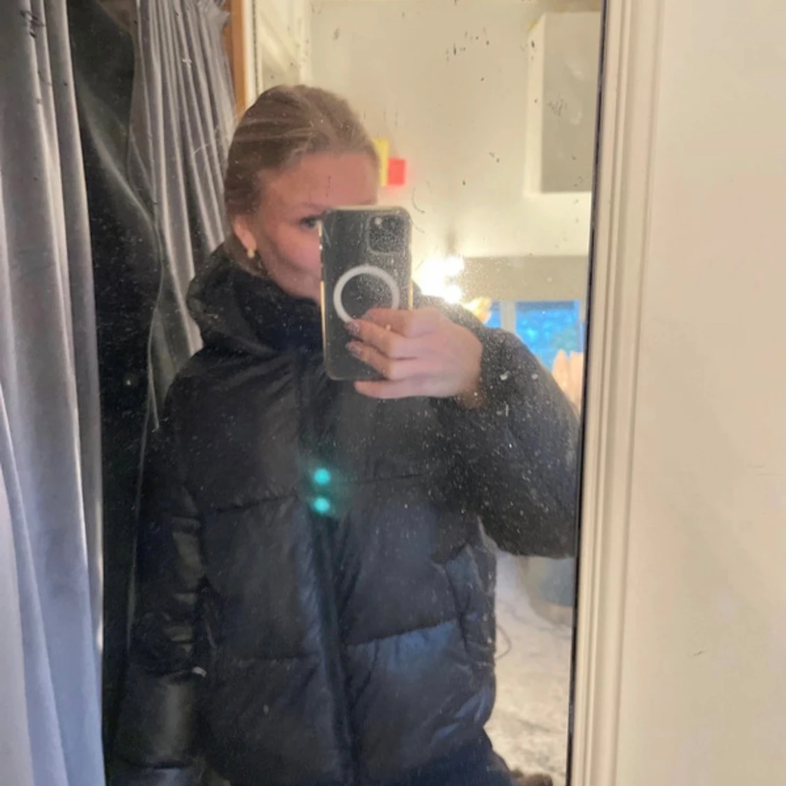 Svart pufferjacka med huva - 3