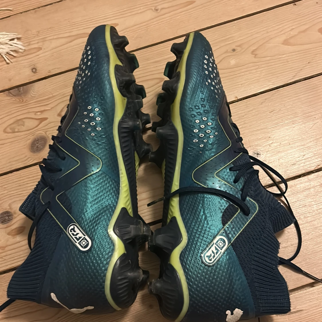 Puma blå fotbollsskor med snörning frakt betalas själv - 2