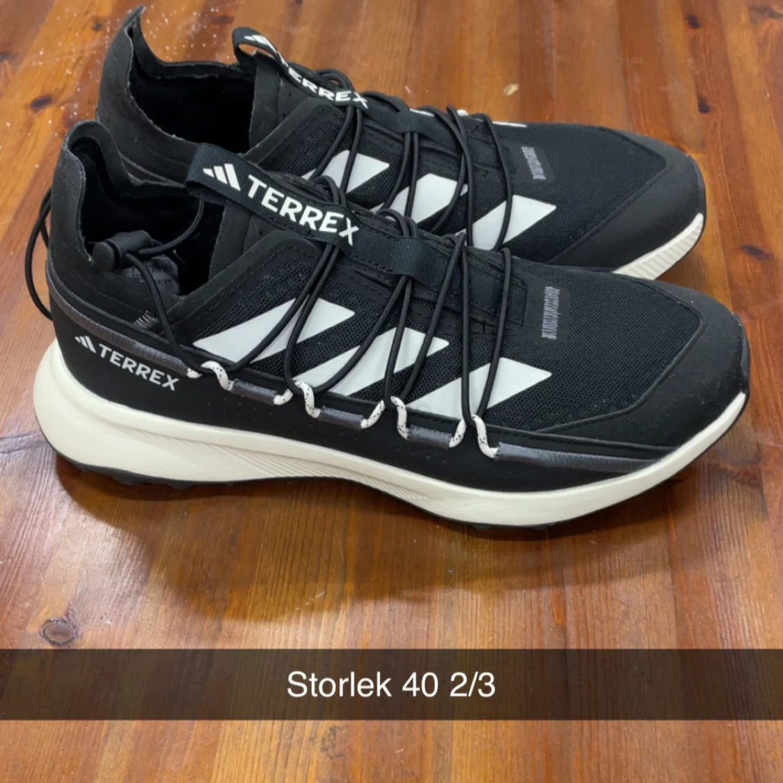 Svarta Adidas Terrex sneakers
