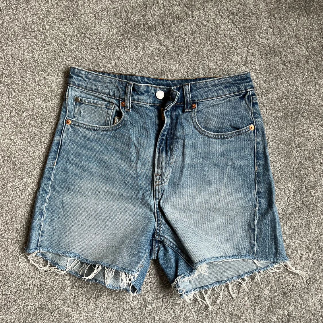 Högmidjade jeansshorts Brock x H&M