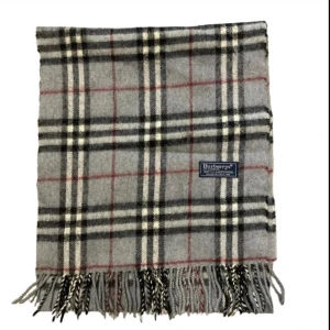 KÖP INTE! - Jag säljer burrberry leverantör däran kan köpa halsdukar billigt