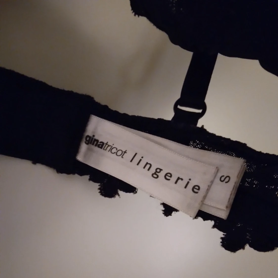 Svart mjuk spets BH / topp utan byglar, från Gina Tricot. SMALL. Fint skick. - 3