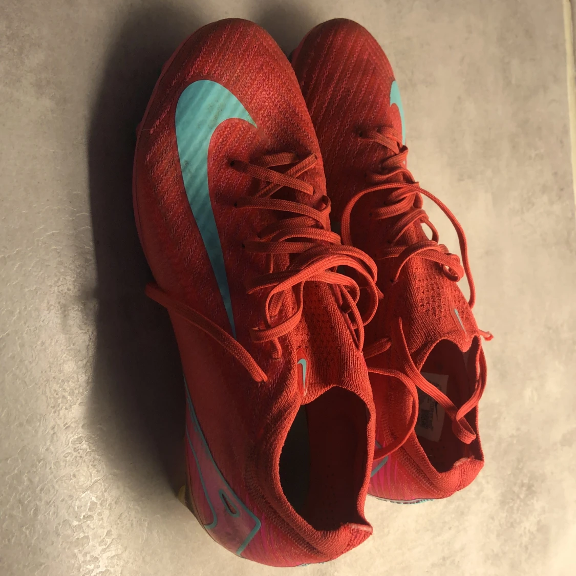 Nike Mercurial röda fotbollsskor