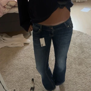 Blå bootcut jeans  - Säljer dessa helt nya från lager 157, storlek S short. Säljer för att ja råkade köpa för korta🥰🥰pris kan diskuteras 