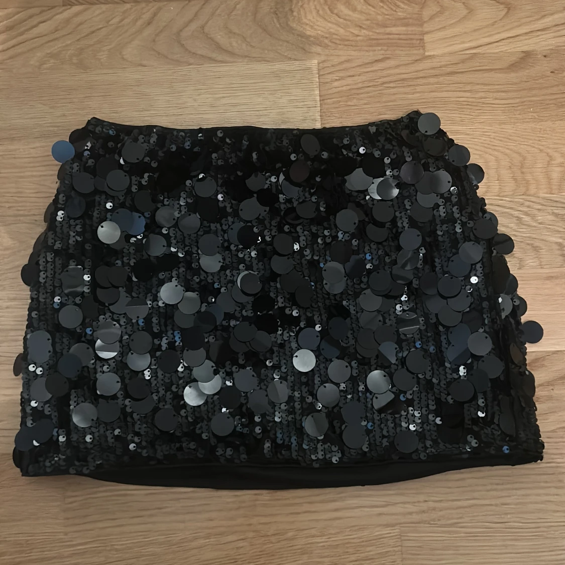 Svart glittrig paljettkjol - 1