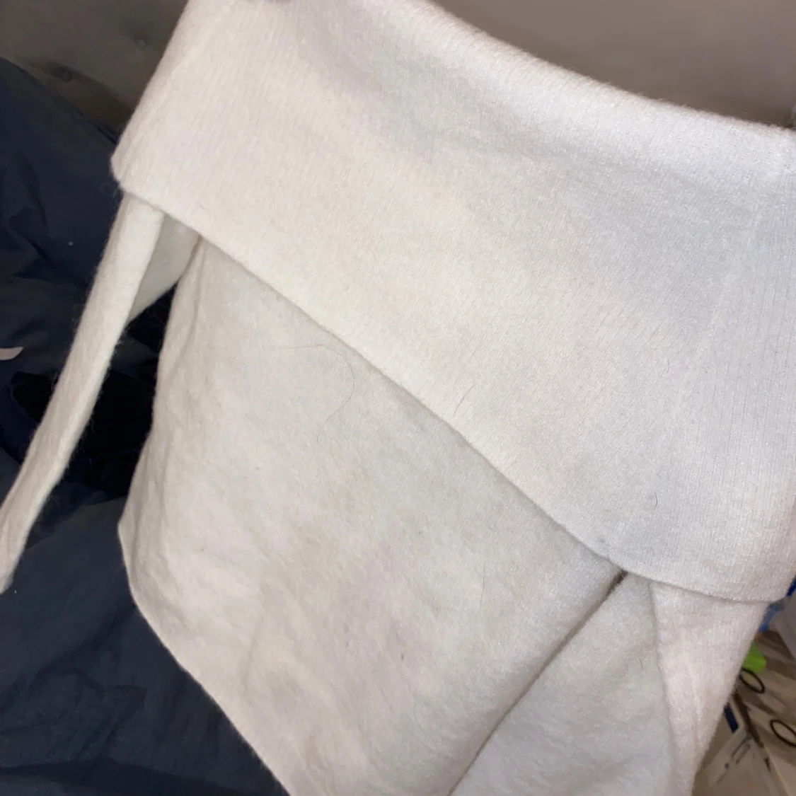 Vit stickad off shoulder tröja