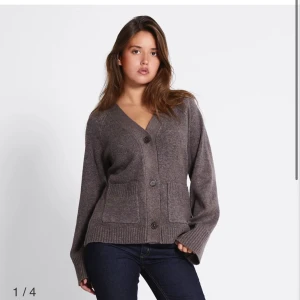 Brun stickad kofta - Stickad kofta, slut i lager💓 aldrig använd!