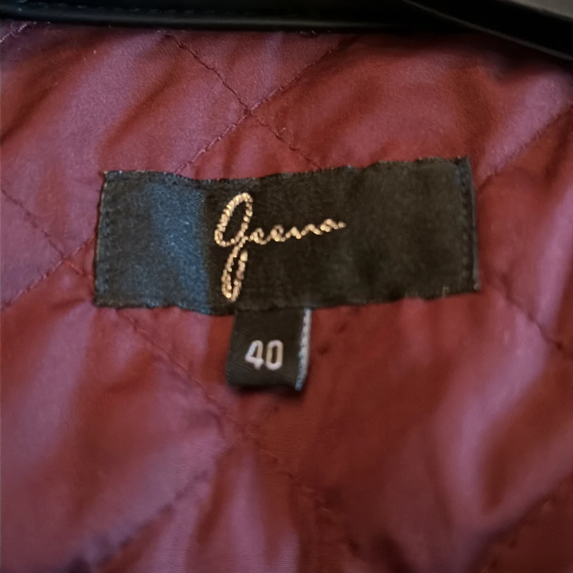 Vinröd teddyjacka från Geena - 2