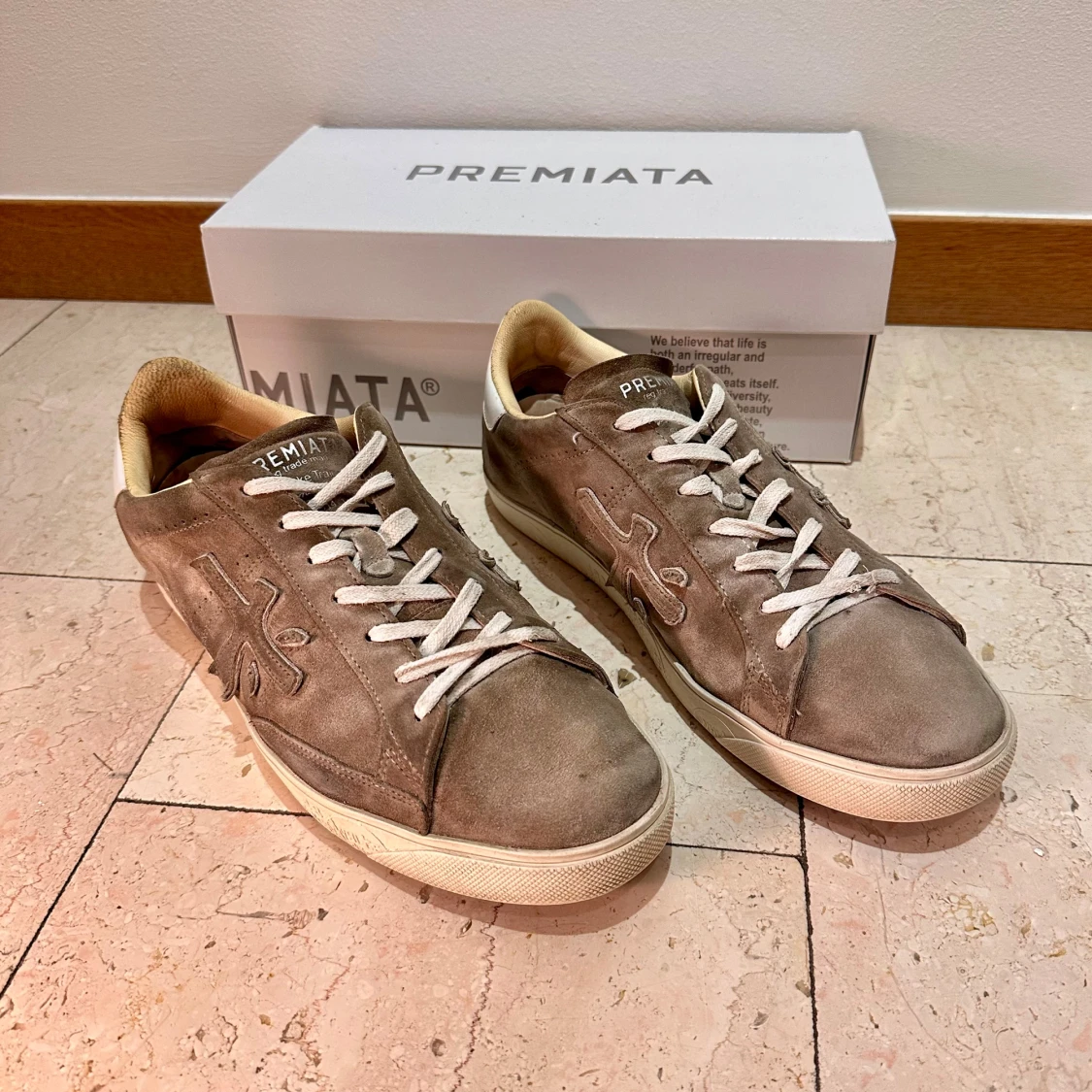 Beige sneakers från Premiata mocka - 1