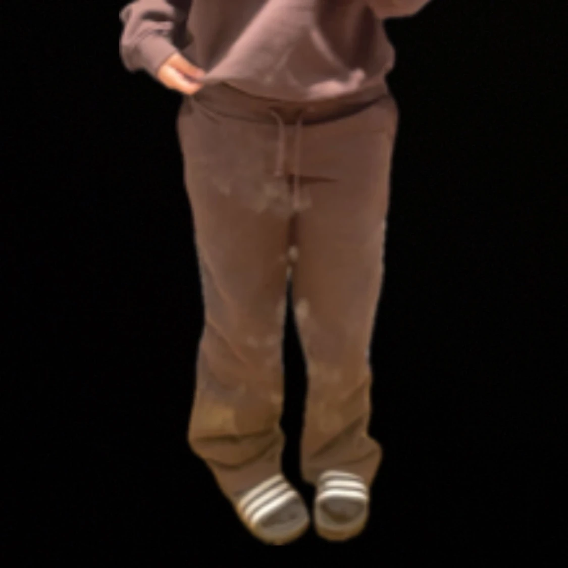 Bruna mjukisbyxor och brun mjukis tröja  - 1