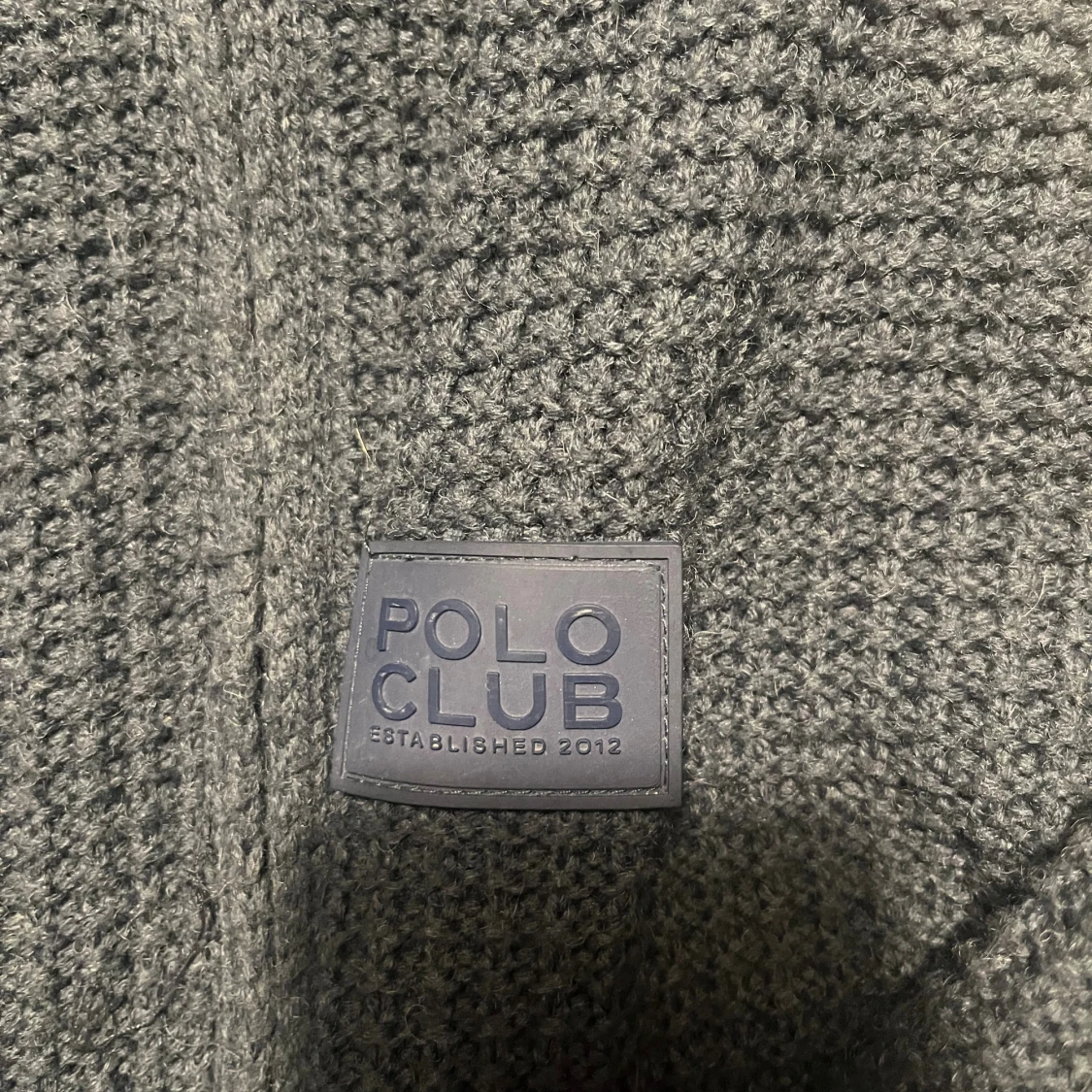 Mörkblå stickad hoodie från Polo Club - 1