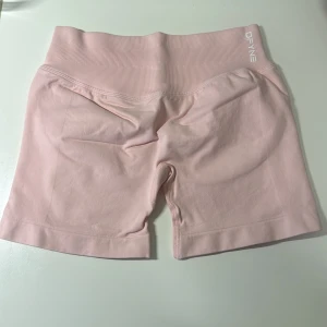 Dfyne impact - light pink rose - M  - Oanvända 