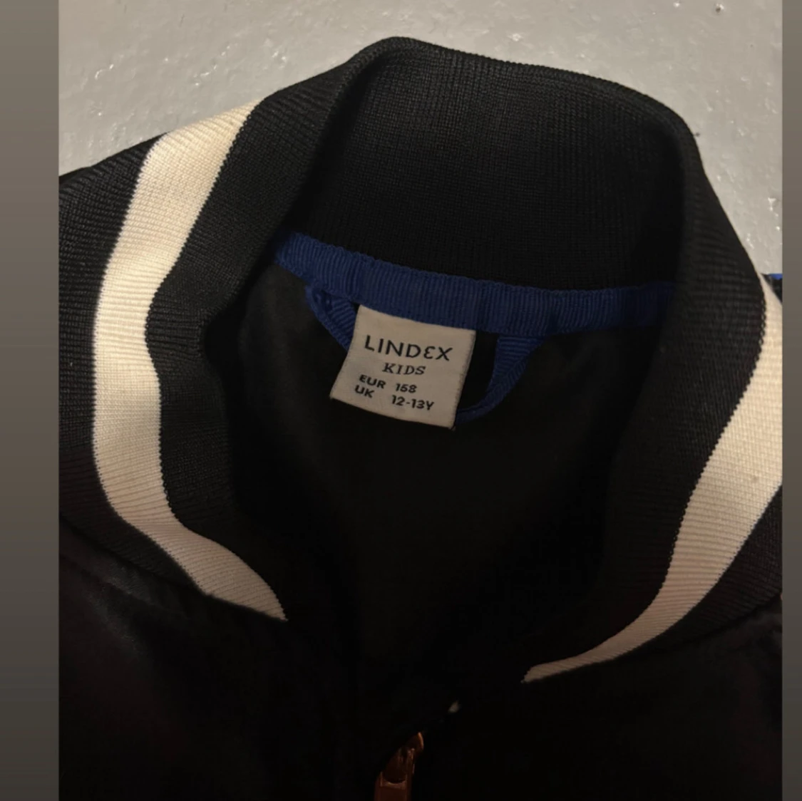 Svart och rosa bomberjacka Lindex - 2