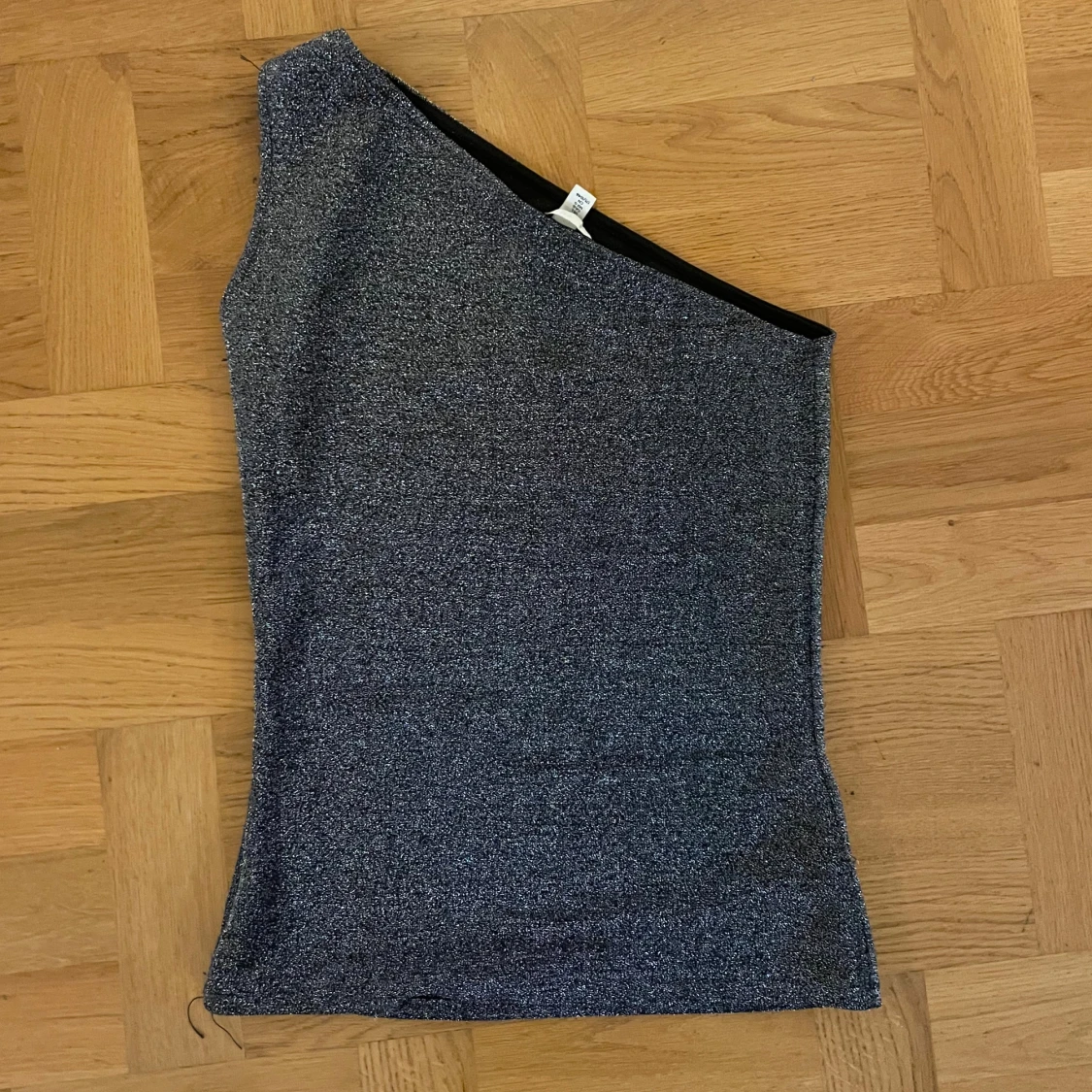 Glittrig one shoulder top - 2