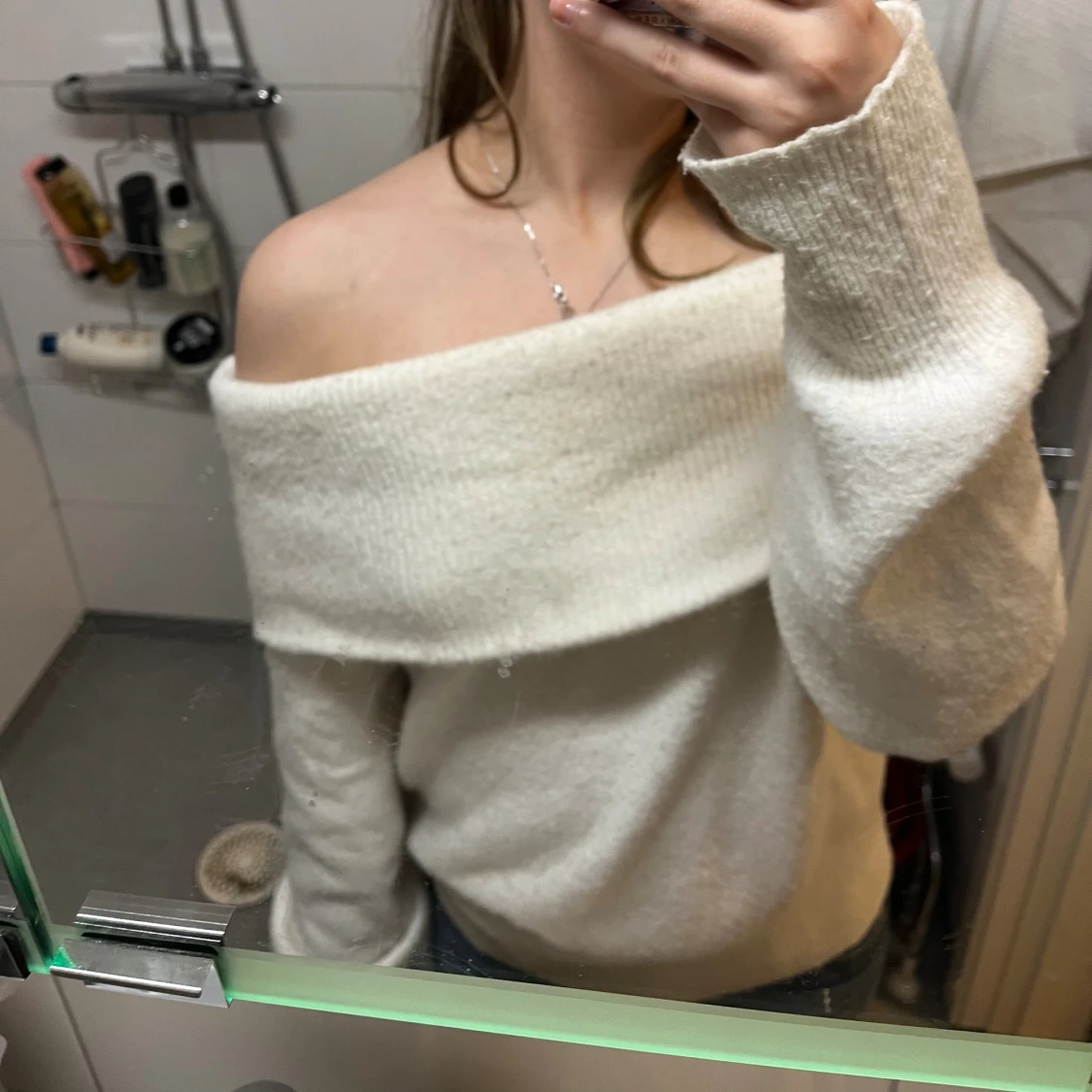 Offshoulder vit stickad tröja - 2