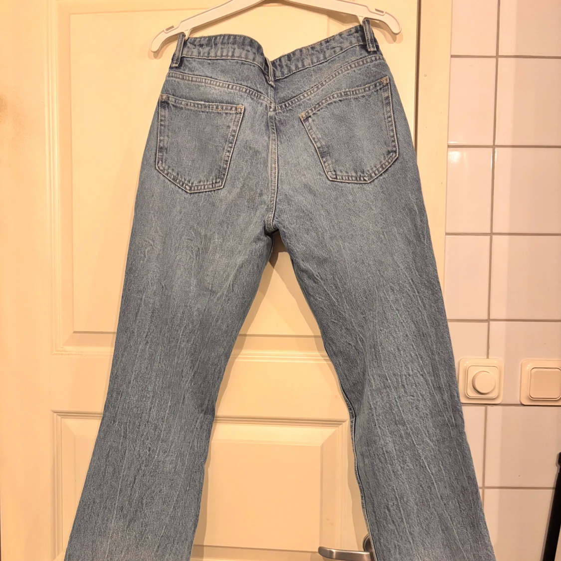 Ljusblå raka jeans från Zara - 3