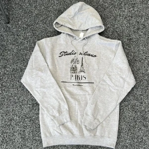 Studio Silvano hoodie M - Size m fits 185-192cm! Helt Nya! Fast pris! Tryck gärna på köp nu! 🙌