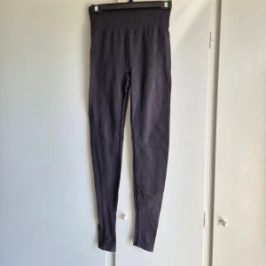 Mörkgrå träningstights  - Jättesköna och stretchiga❣️