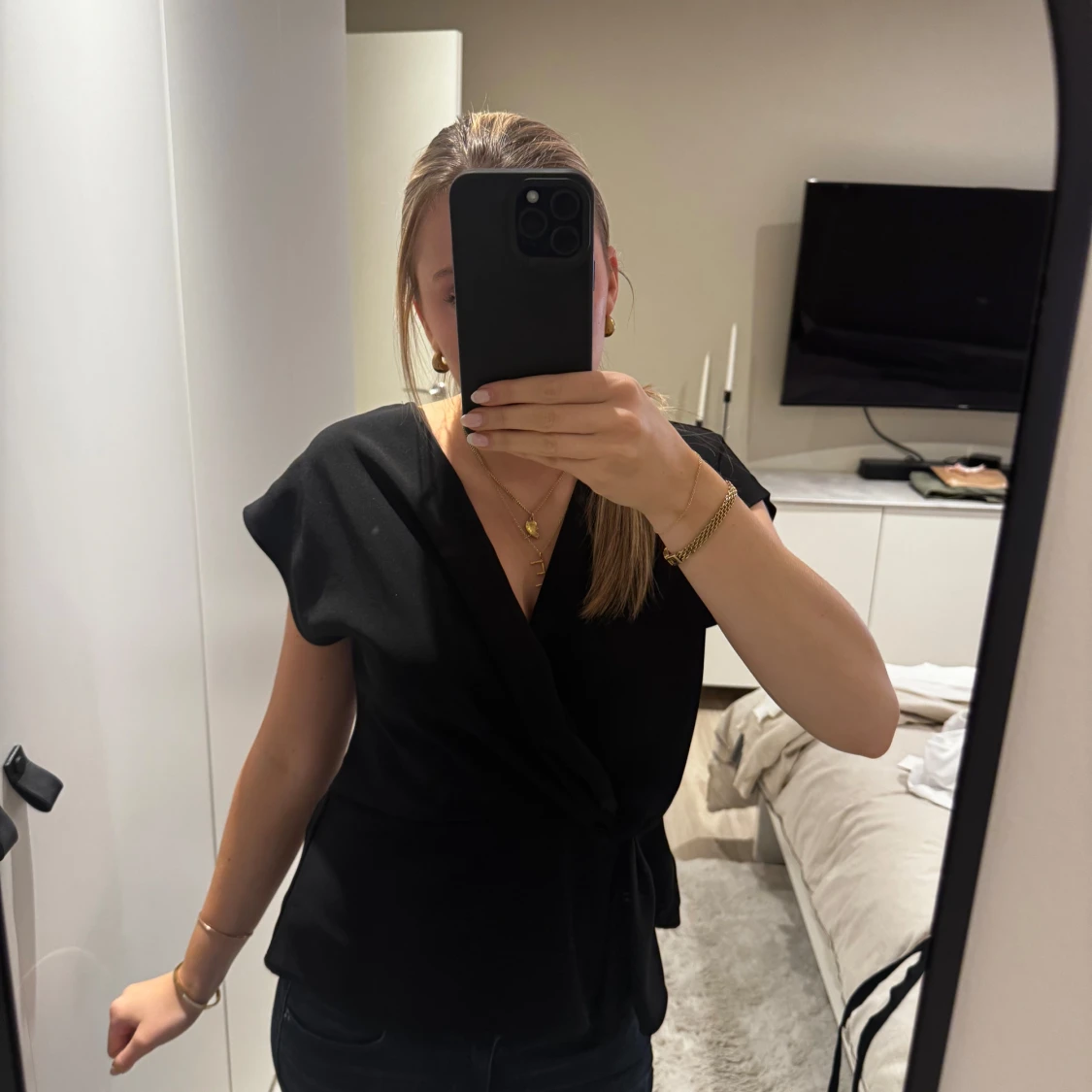 Svart top med knyt i midjan - 2