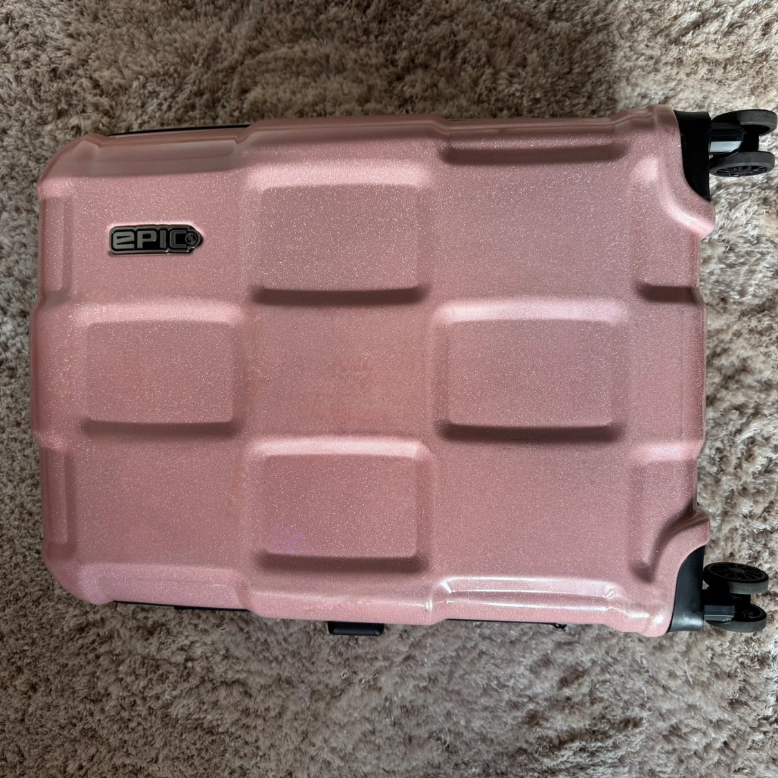 Rosa resväska från Epic - 3