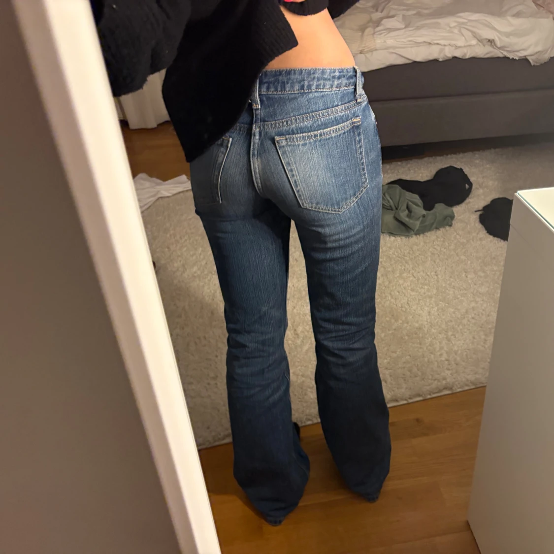 mörkblå weekday jeans - 1