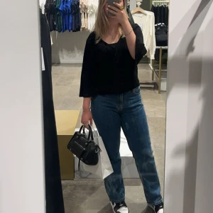 Straight Mid Jeans - Superfina jeans i Mid som är i straight, köpta på Cubus. 27/30 skulle säga att de sitter som M. Jag är 162 som referens. Säljer då de ej passar mig. Använda några enstaka gånger