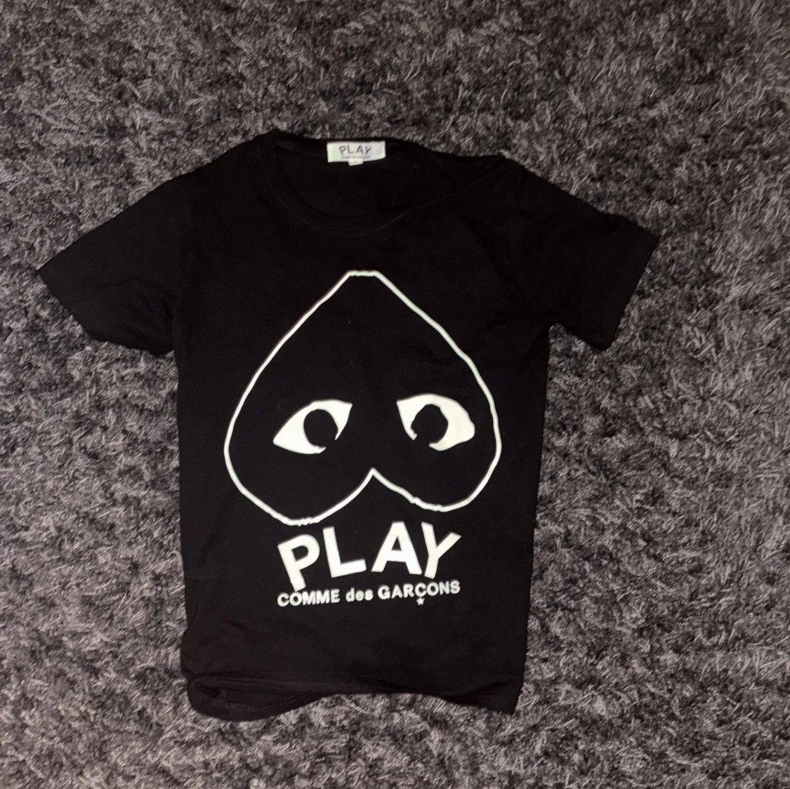 Svart t-shirt Comme des Garçons Play S