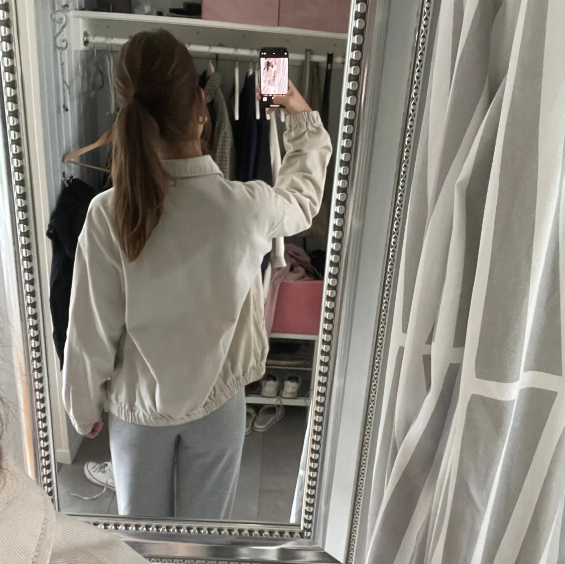 Beige overshirt med knappar - 2