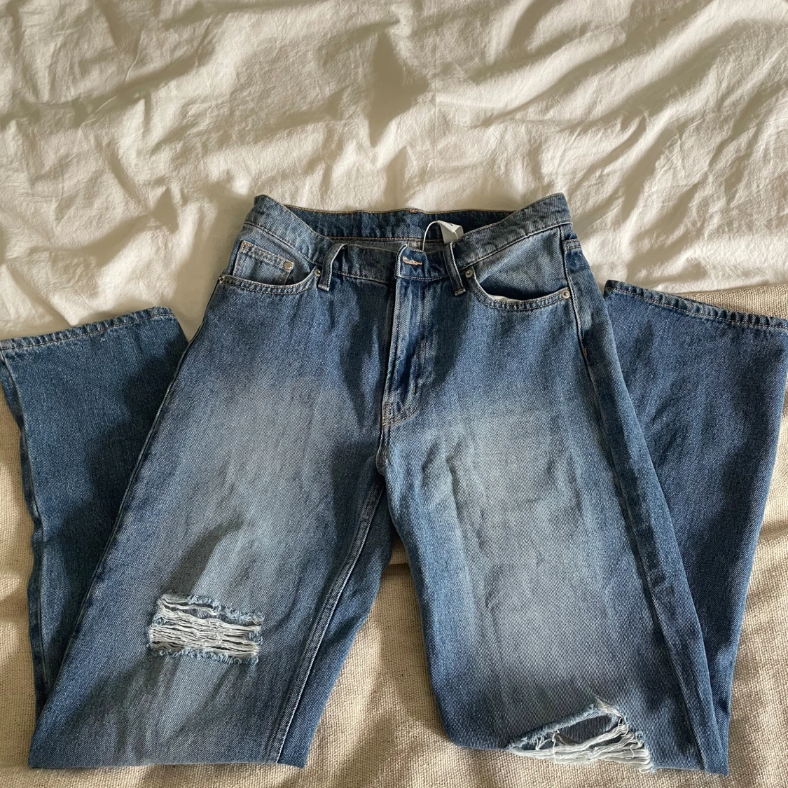Baggy blå jeans från &Denim, strl 34
