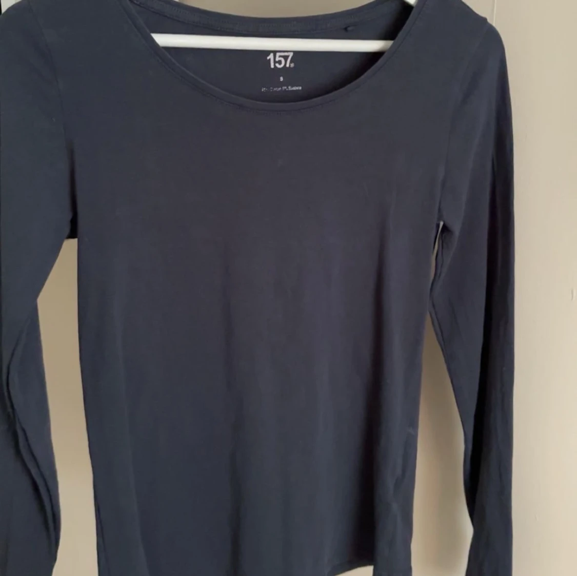 Mörkblå långärmad tröja - 1