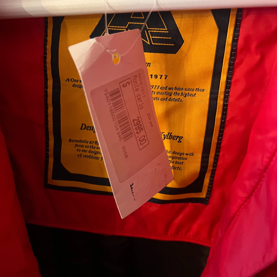 Röd quiltad jacka från A-One, stl S - 3