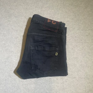 Dondup  - Snygga dondup i moddelen minus storlek 31. Vid frågor och funderingar bara att höra av sig mått går att lösa 😁