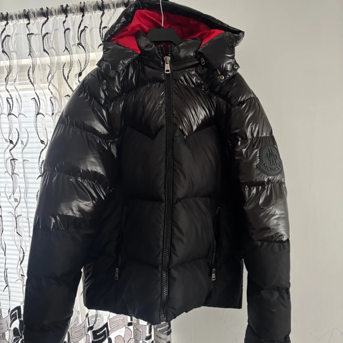 Exklusiv svart Moncler-jacka (sällsynt modell)