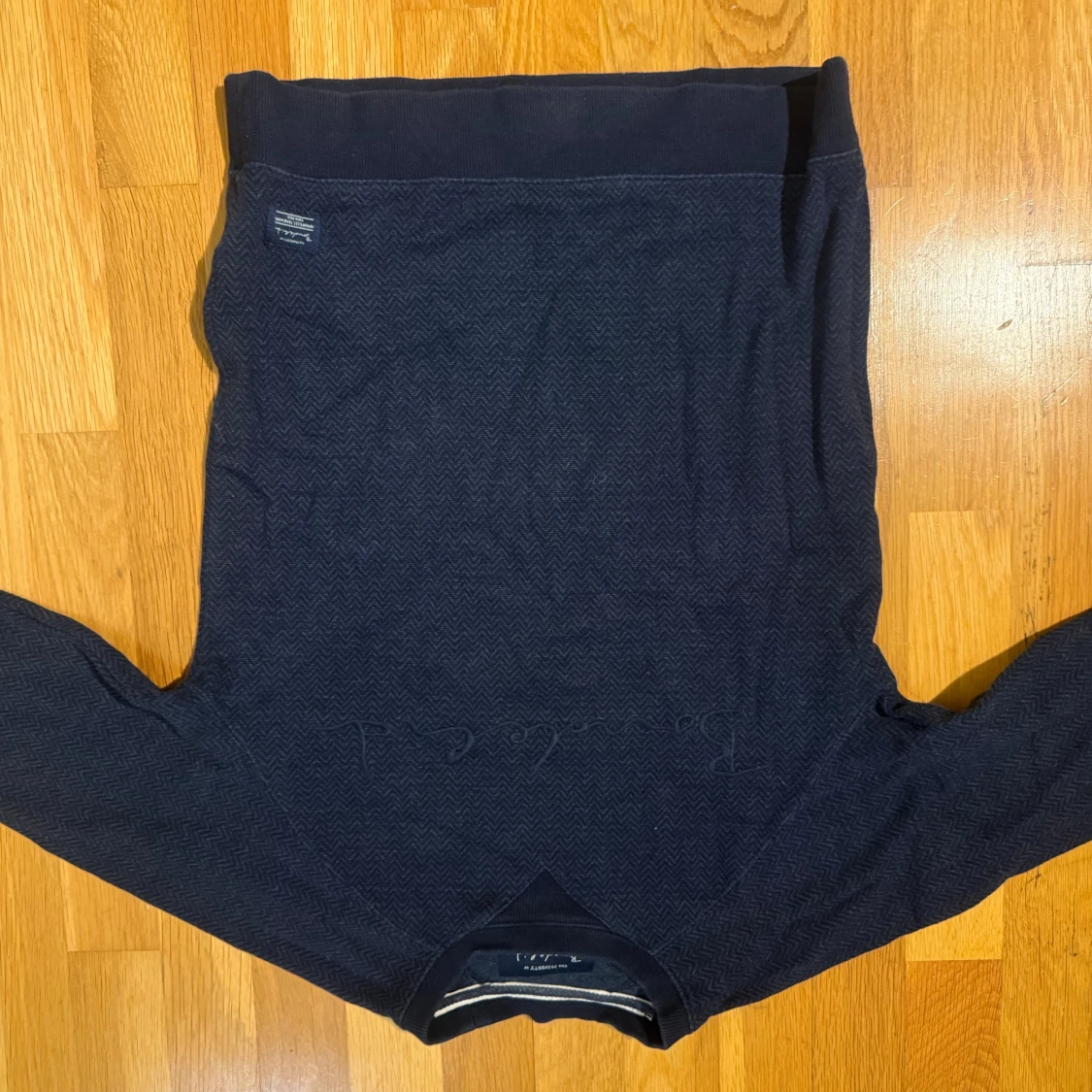 Mörkblå långärmad tröja  - 1