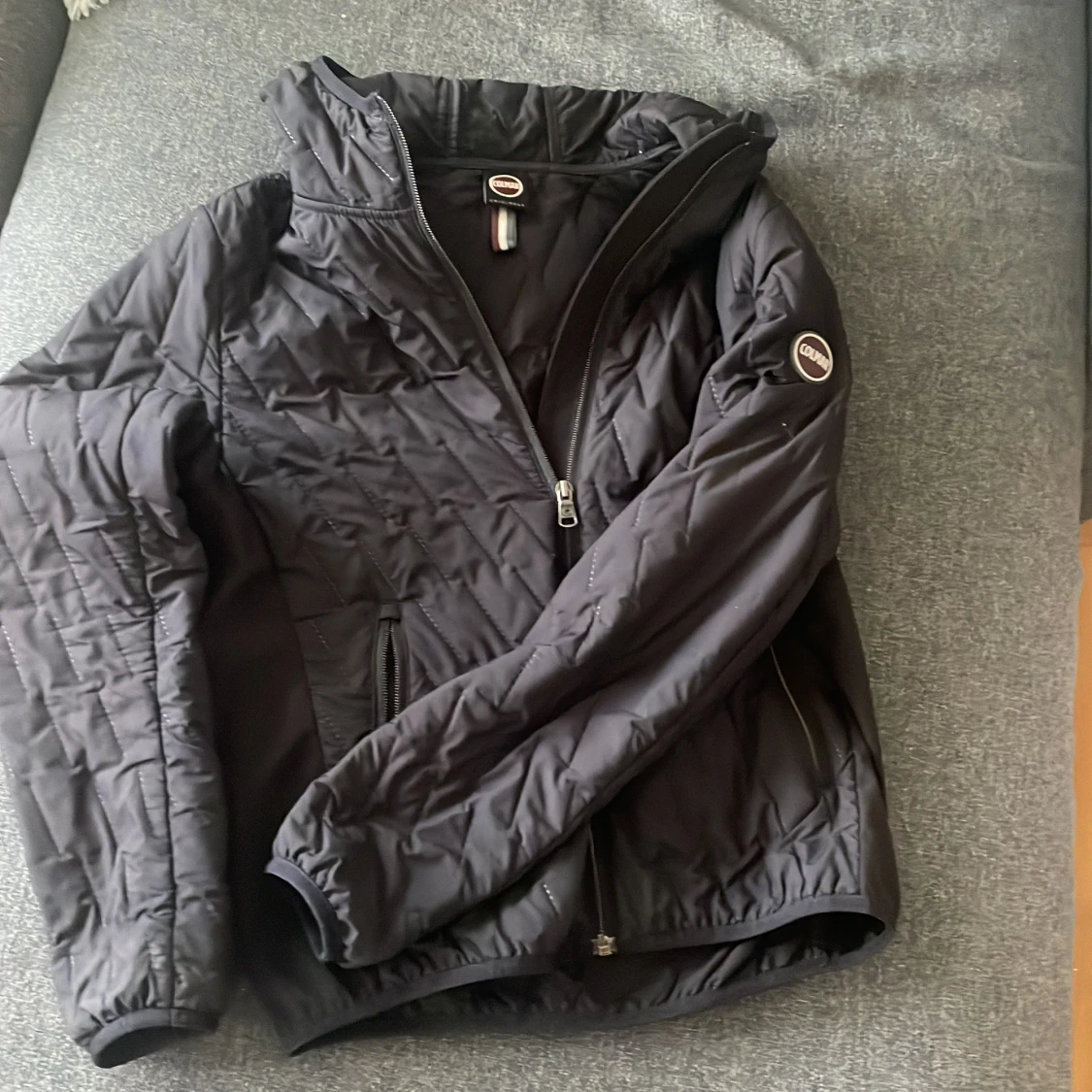 Svart quiltad jacka från colmar