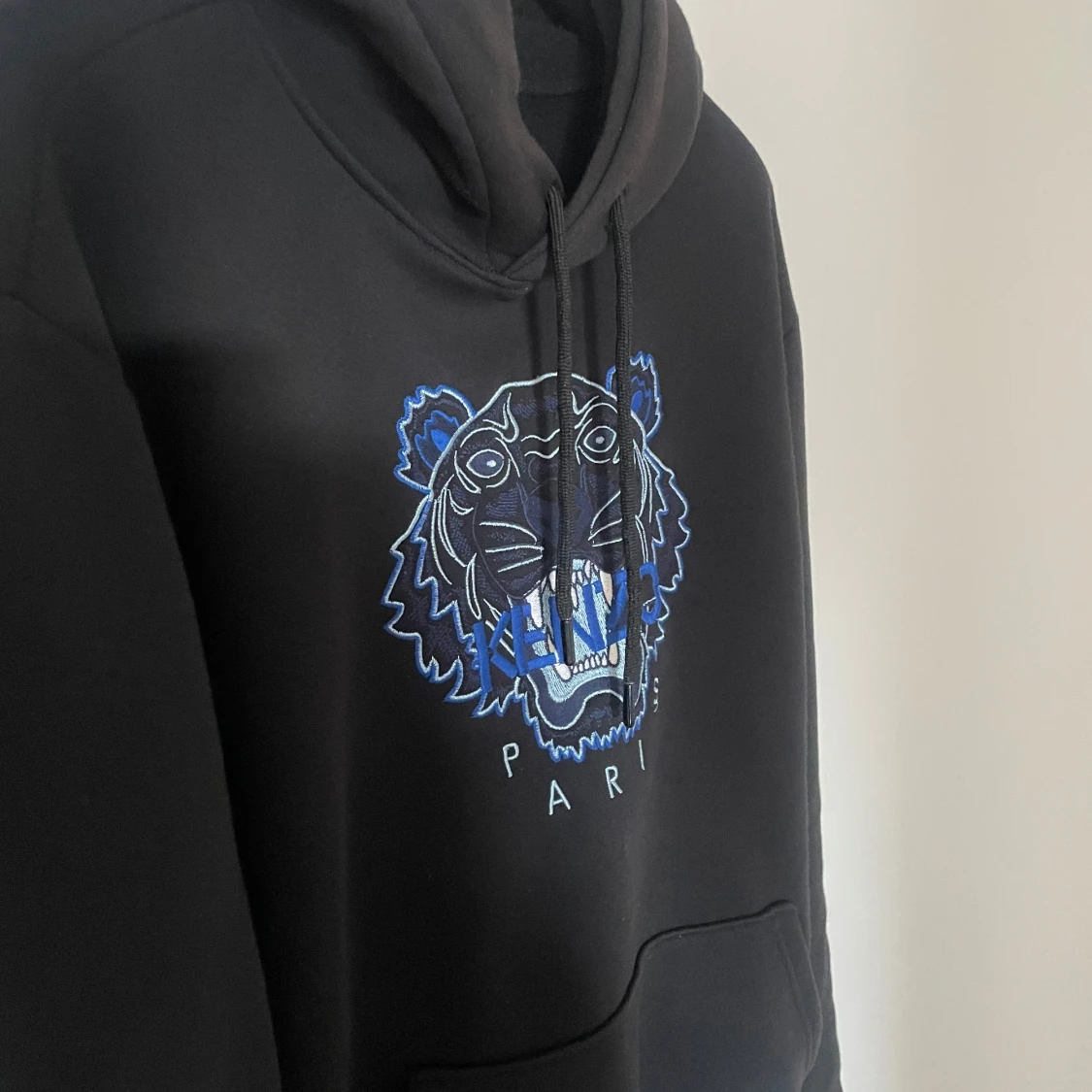 Svart Kenzo hoodie med tigertryck - 1